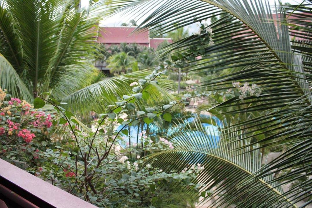 Blick zum Pool Chada Thai Village Resort