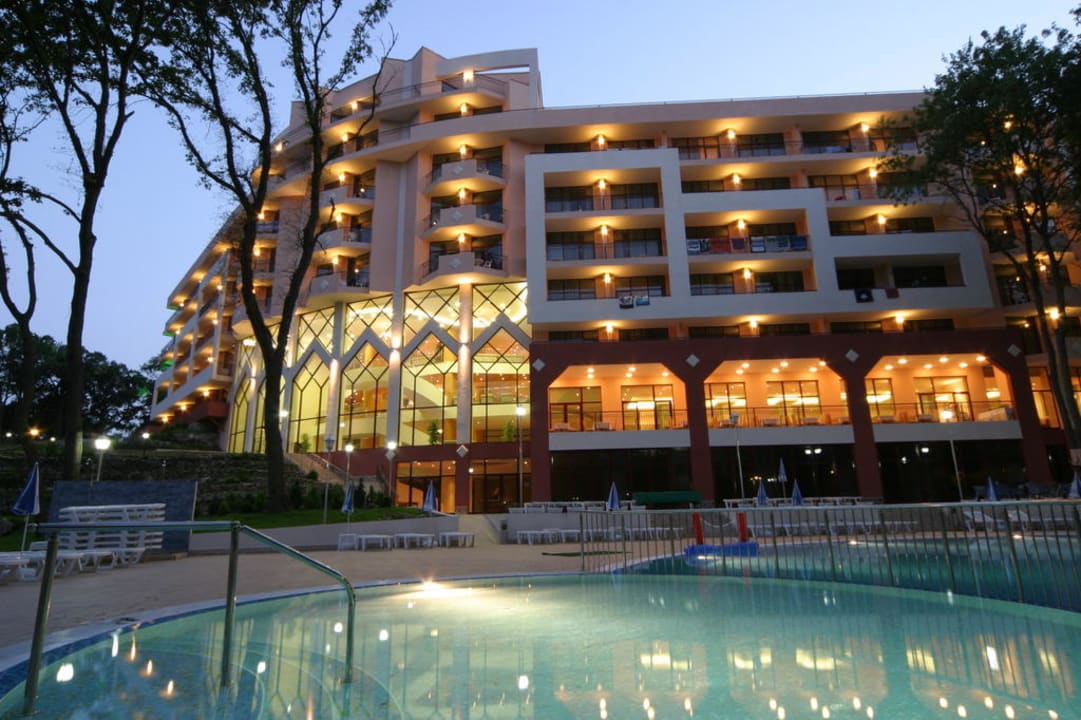 At night Odessos Park Hotel