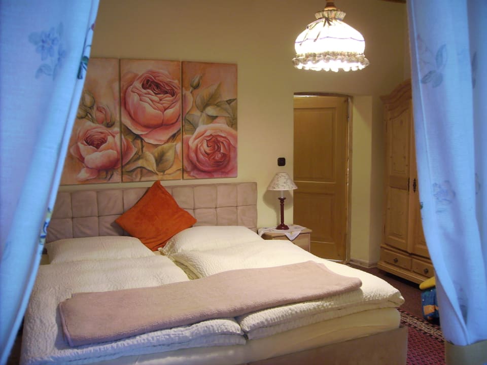 Schlafzimmer im Erdgeschoss Ferienwohnungen Villa Carissima Berchtesgaden