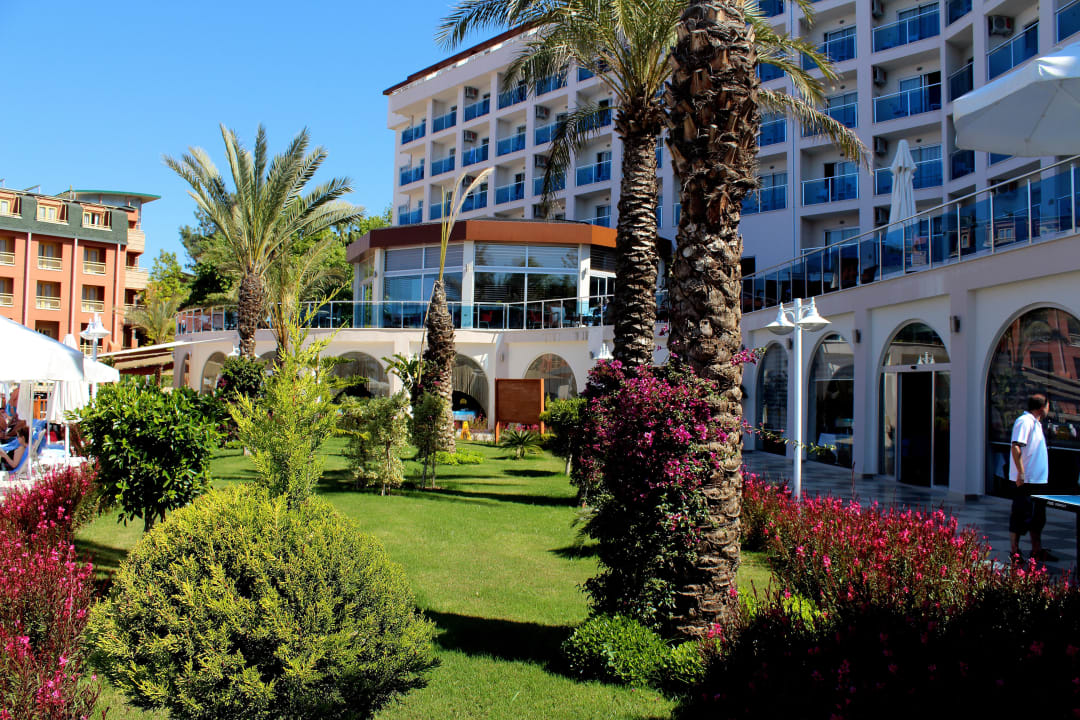 Gartenanlage des Annabella Annabella Diamond Hotel & Spa