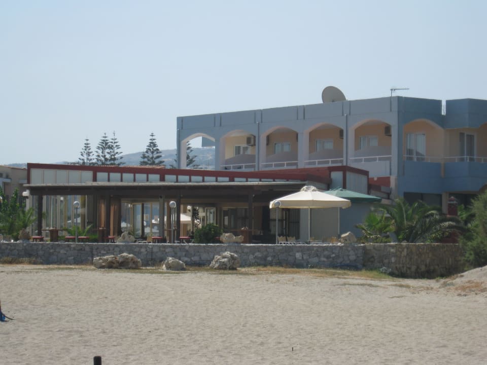 Blick auf die Taverne Hotel Kathrin Beach