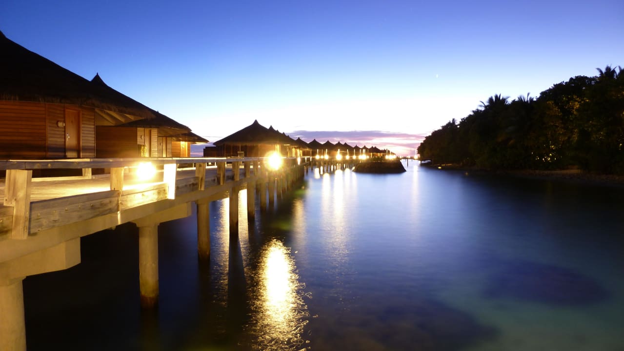 Wasservillen am Abend Kuramathi Maldives