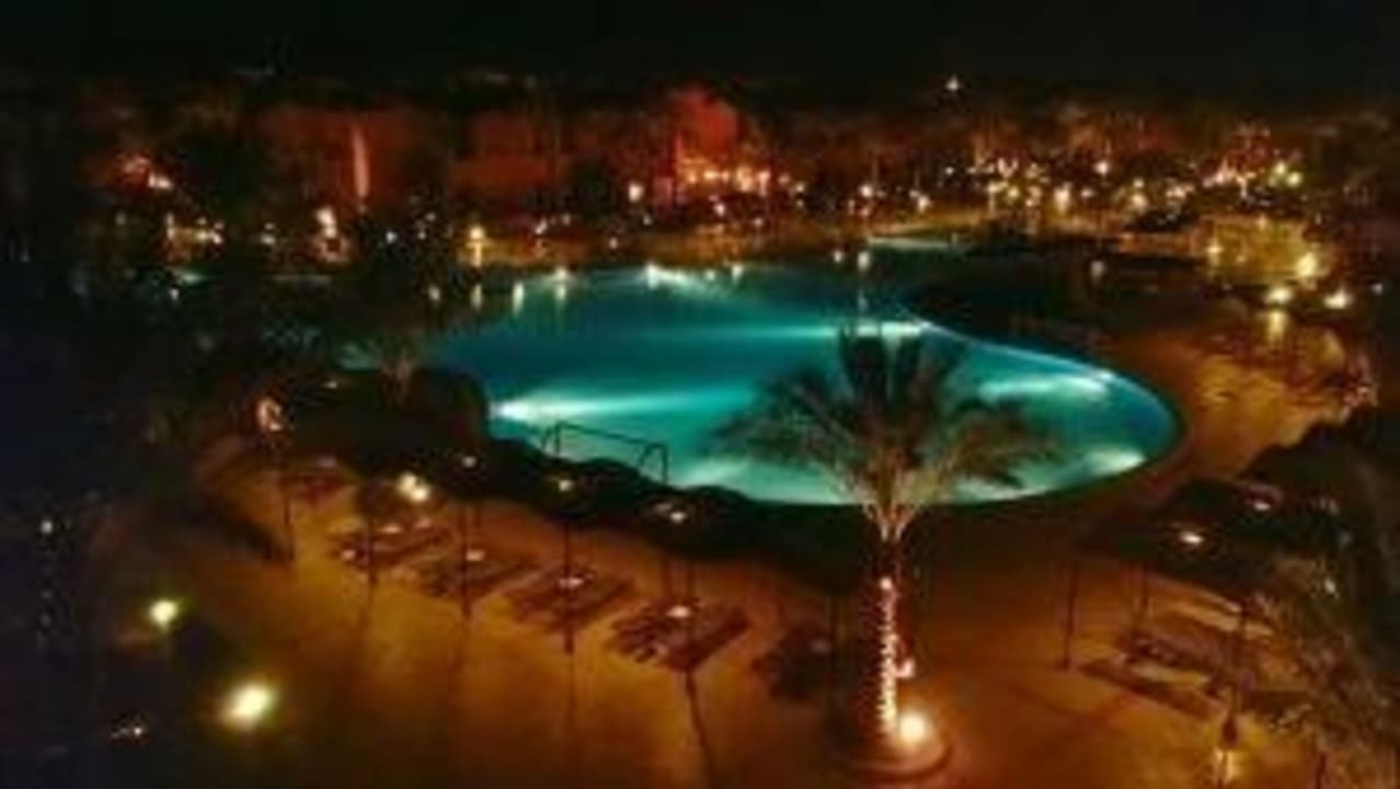 Pool bei Nacht Jaz Makadi Oasis Resort