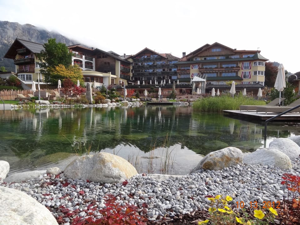 Traumhafter Schwimmteich und Garten Wellnesshotel Engel