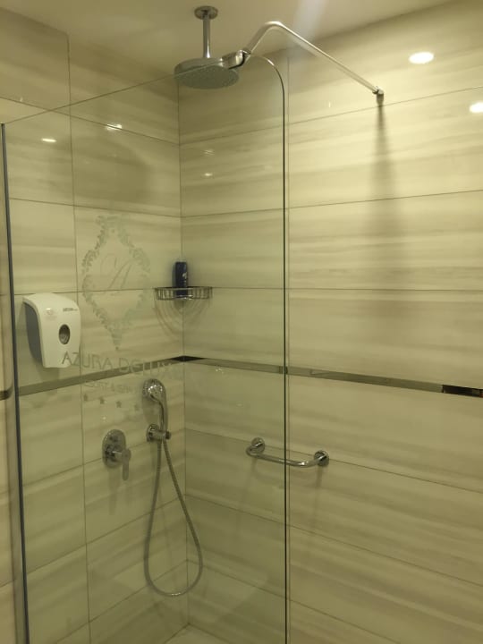 Regenwalddusche Azura Deluxe Resort & Spa Hotel