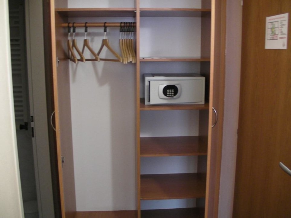Kleiderschrank Hotel Dalimil