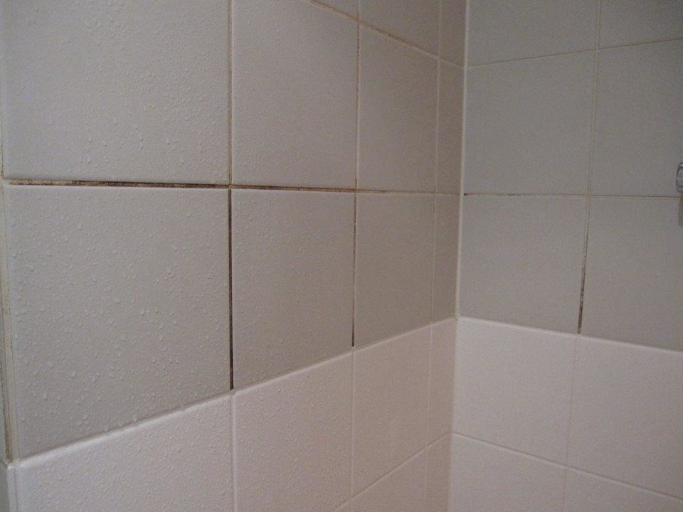 Schimmel im Bad Leonardo Hotel Hamburg Airport