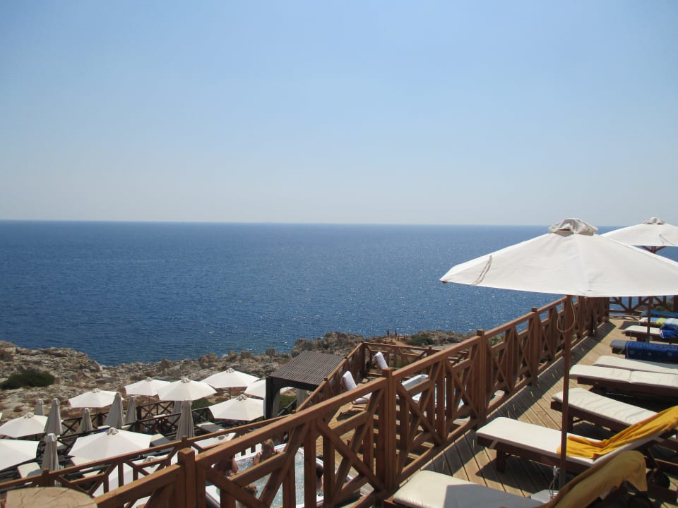 Teil der neuen Liegefläche Hotel Kalithea Horizon Royal