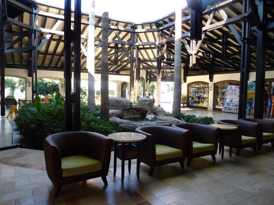 Eingang Melas Holiday Village
