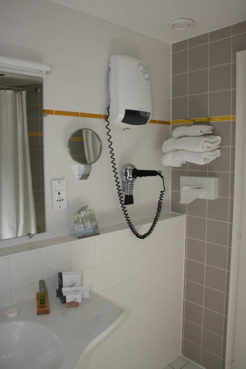 Bad / Zimmer 408 Hotel Gutenberg