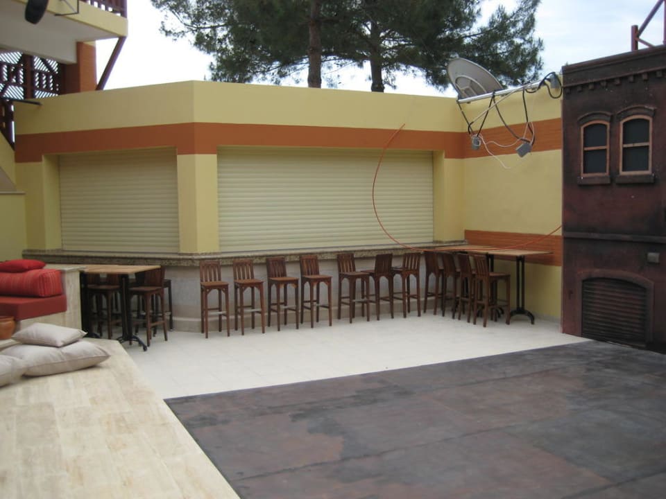 Neue Bar an der Tanzfläche ROBINSON ÇAMYUVA