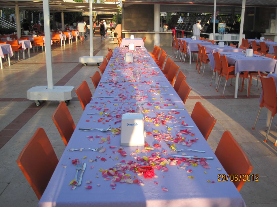 Festlich gedeckte Tafel Lonicera Resort & Spa Hotel