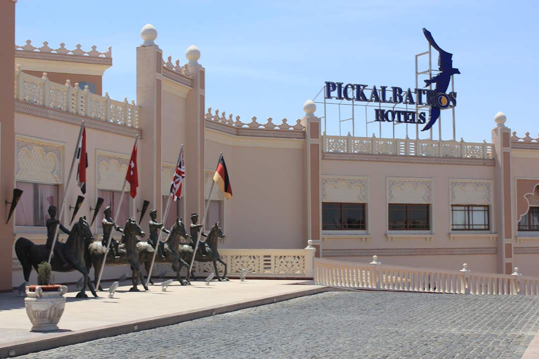 Außenansicht des Hotels Pickalbatros Palace Resort