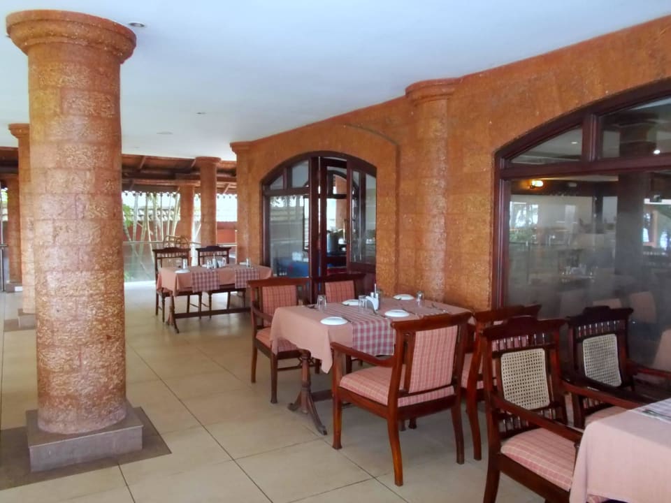 Aussenbereich des Restaurants Hotel Lakesong Resort