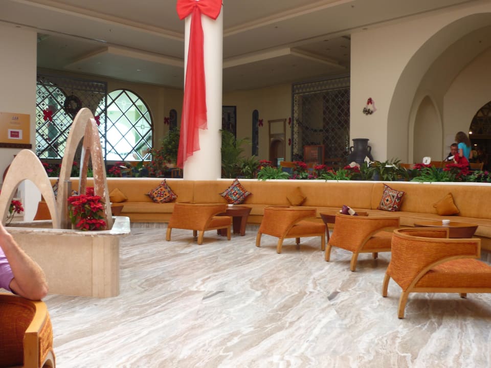 Eine Bar von mehreren Hilton Marsa Alam Nubian Resort