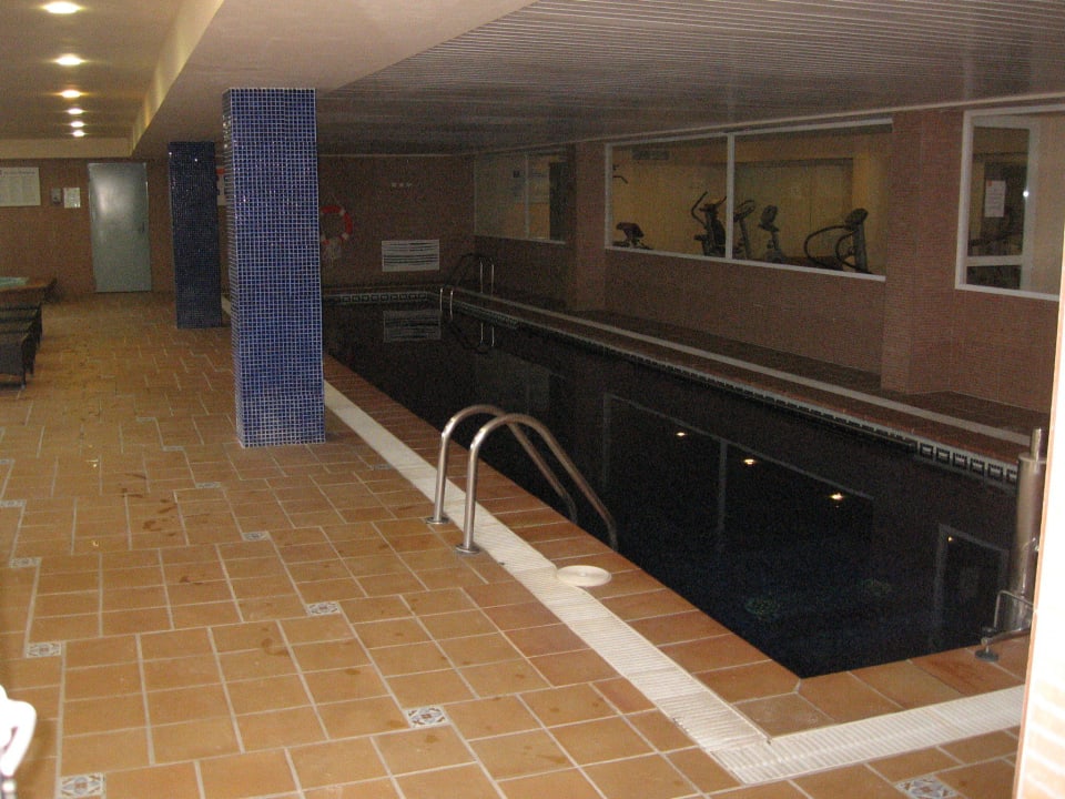 Schönes kleines Hallenbad Zafiro Palmanova