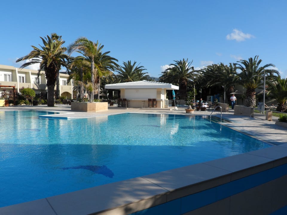Poolbar Sandy Beach Hotel & Family Suites