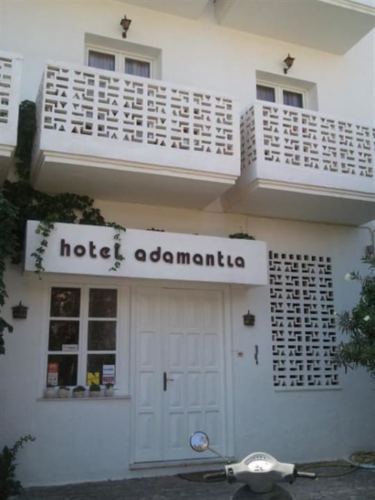 Der Eingang des Hotels Hotel Adamantia