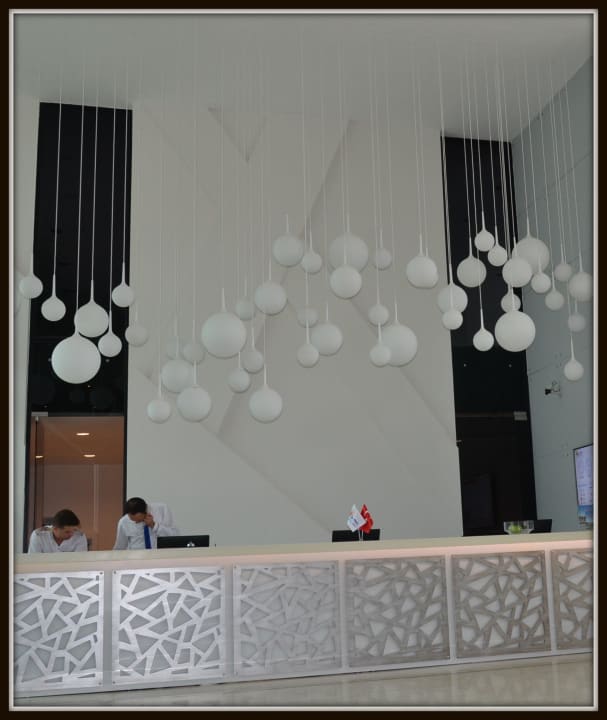 Recepcja Bellazure Hotel