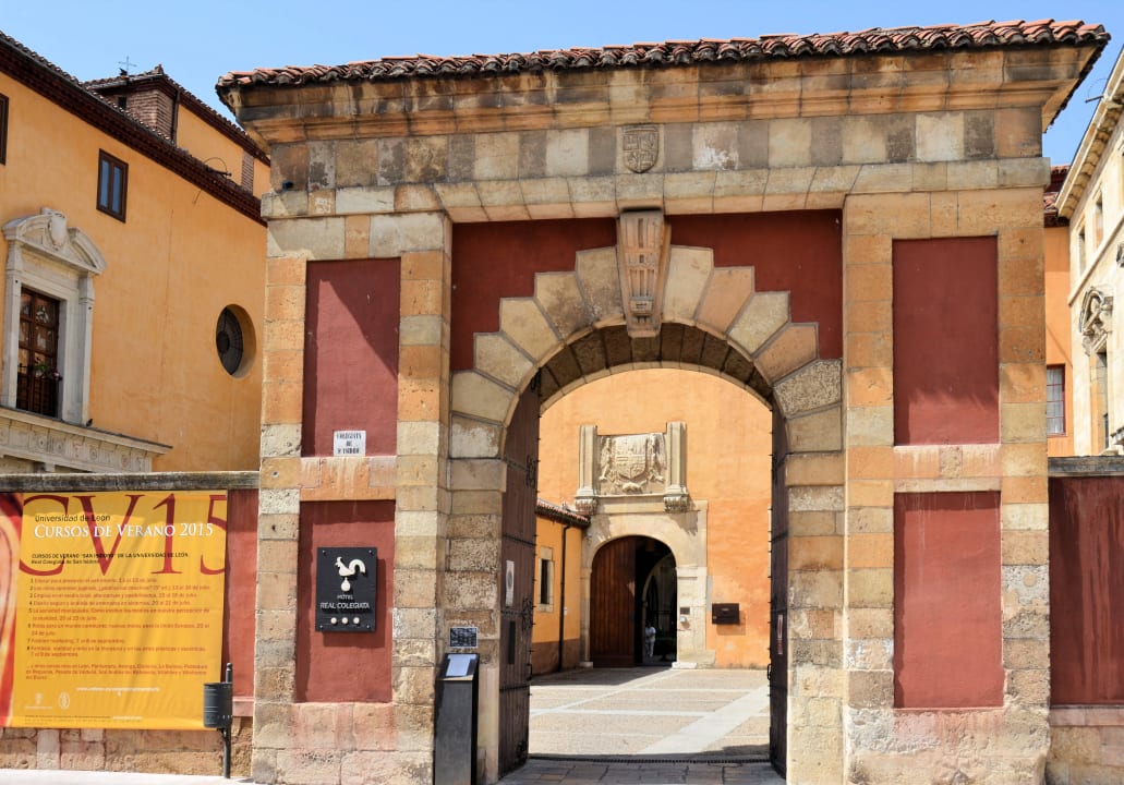 Accesso all'hotel Hotel Real Colegiata San Isidoro