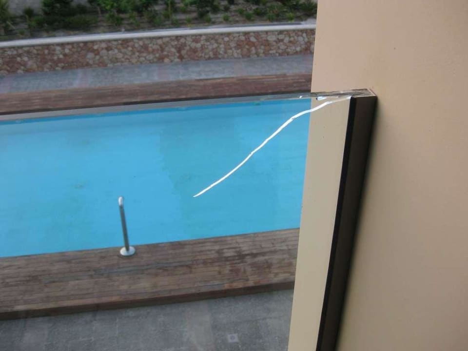 Gerissene Glasscheiben Aquagrand Artistic Luxury Beach Resort - Adults only