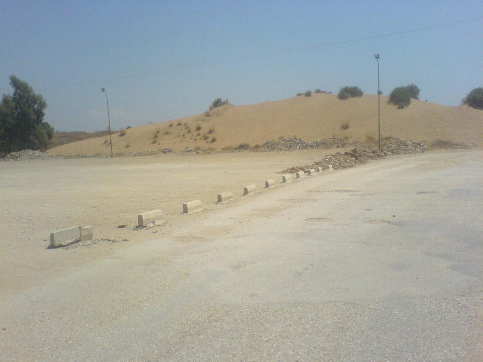 Weg zum Strand wo man mid dem Shuttle-Bus fährt Hotel Özgürhan