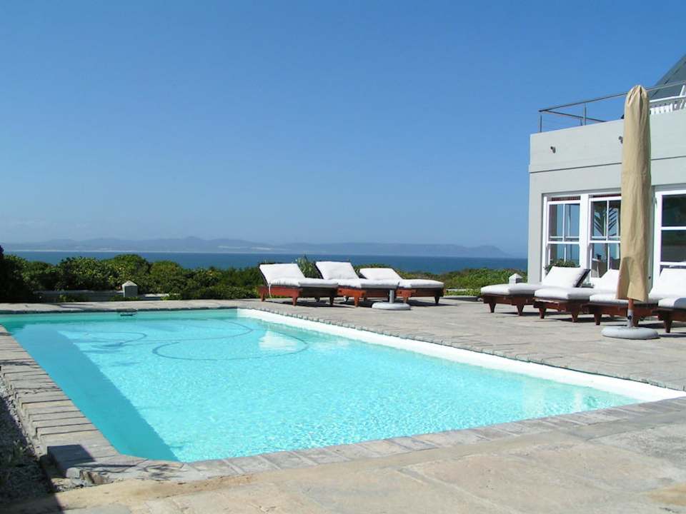Pool Ocean Eleven Guesthouse