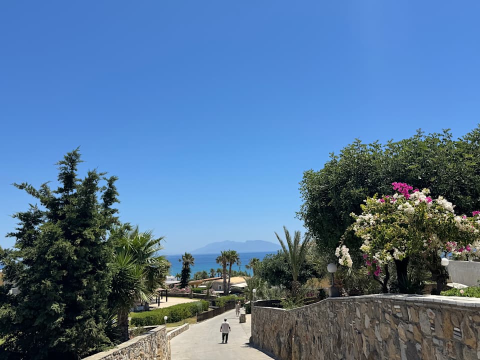 Gartenanlage Grand Blue Beach Hotel