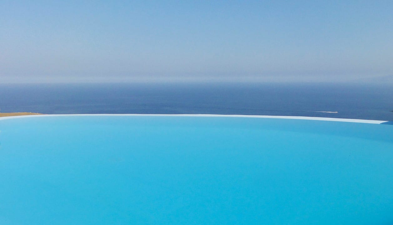 Infinity pool Mykonian Villa