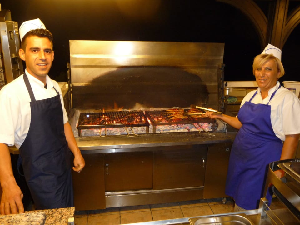 Das Team vom Grill an der Akropolis Hotel Kalithea Horizon Royal