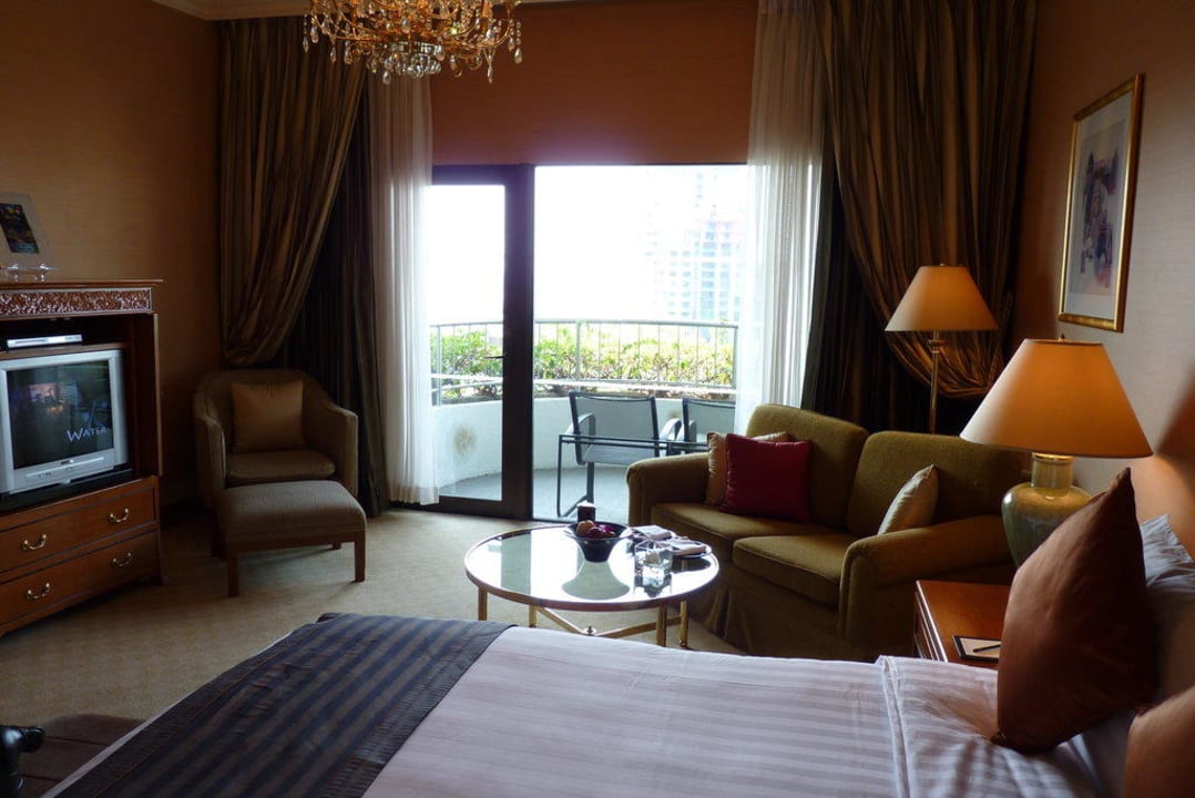 Krungthep Wing Deluxe Balcony Room Shangri-La Hotel, Bangkok