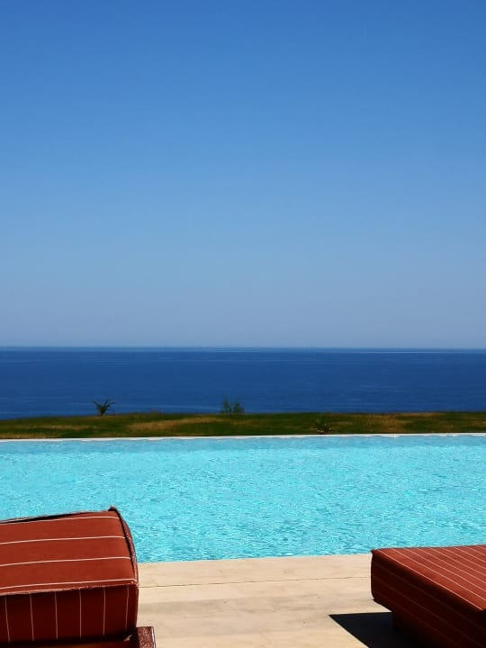 Pool The Royal Senses Resort, Curio Collection by Hilton