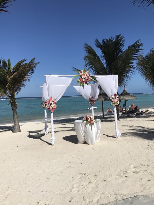 Strand Crystals Beach Resort Belle Mare, a member of Radisson Individuals