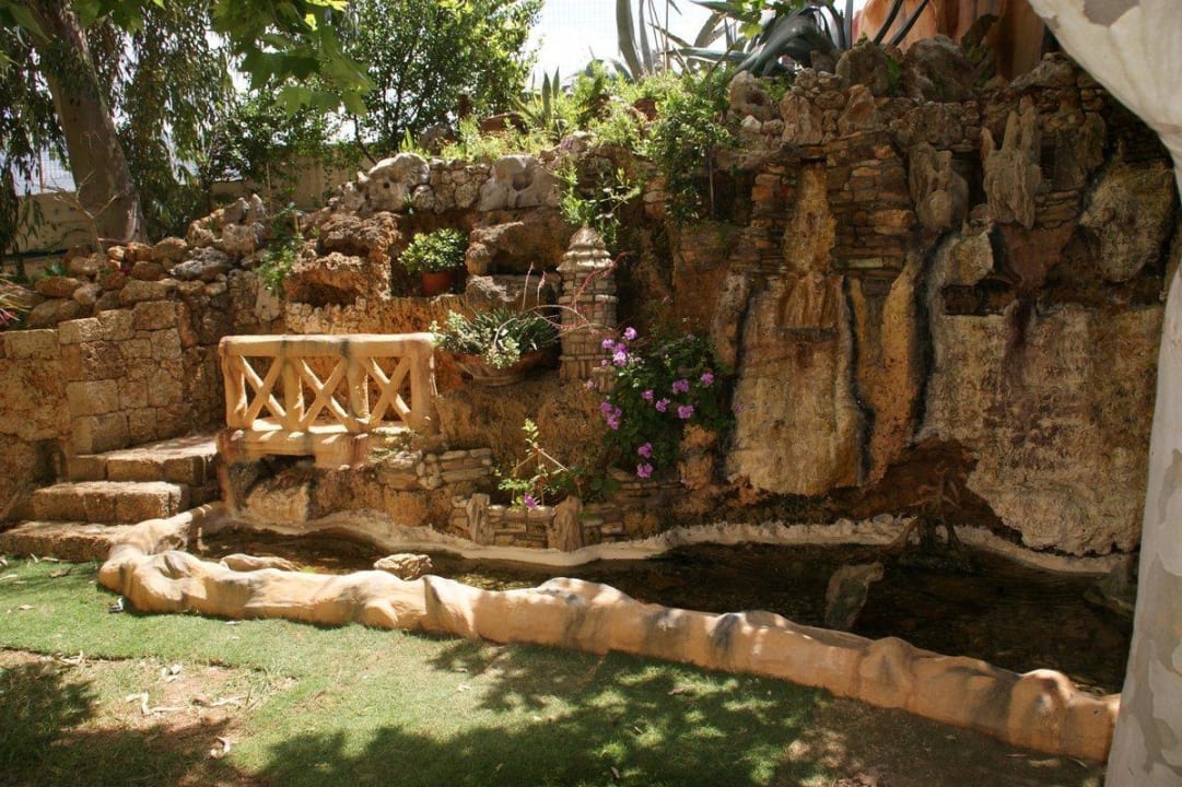 Urocza kaskada i rybki :) High Beach Resort