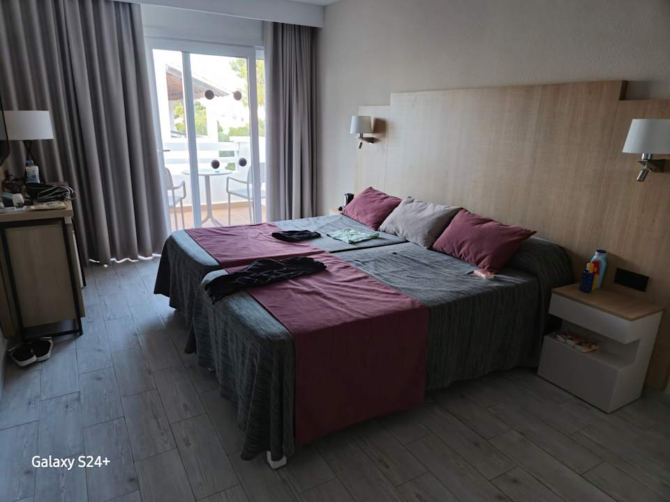 Zimmer Calimera Fido Gardens