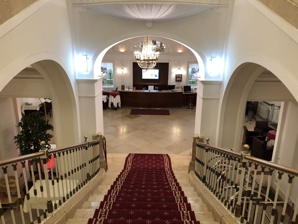 Lobby Austria Trend Hotel Schloss Wilhelminenberg