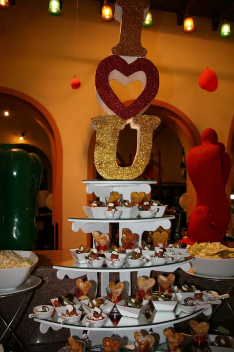 Valentinstag-Deko im Restaurant Jaz Makadi Oasis Resort