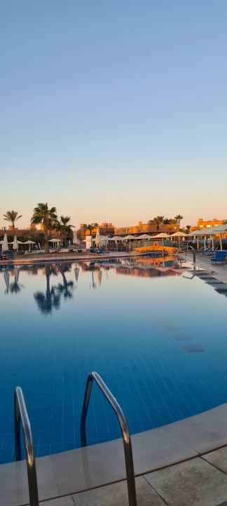 Pool Akassia Swiss Resort