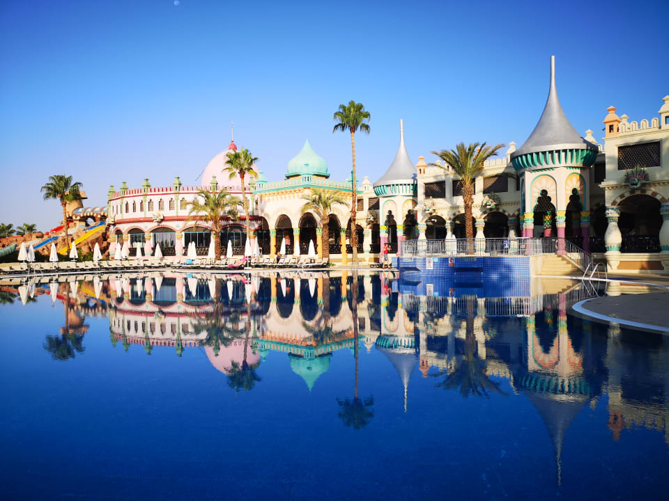 Pool Kamelya Aishen Club