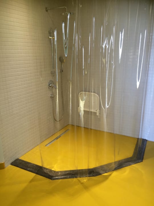 Behindertengerechte Dusche im Aquapark The Land of Legends Kingdom Hotel