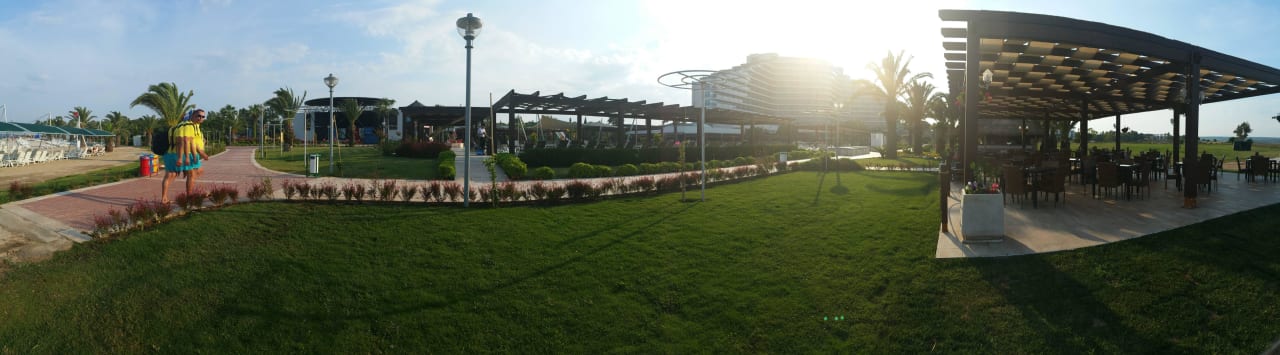 Blick vom Strand kommend in Richung Hotel Venosa Beach Resort & Spa