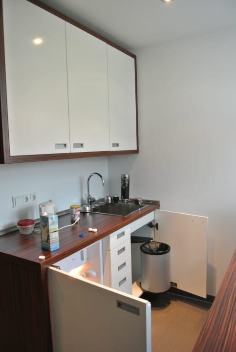 "umfangreiche" Küchenzeile - KEIN Herd, Geschirr.. Strandhotel Dranske