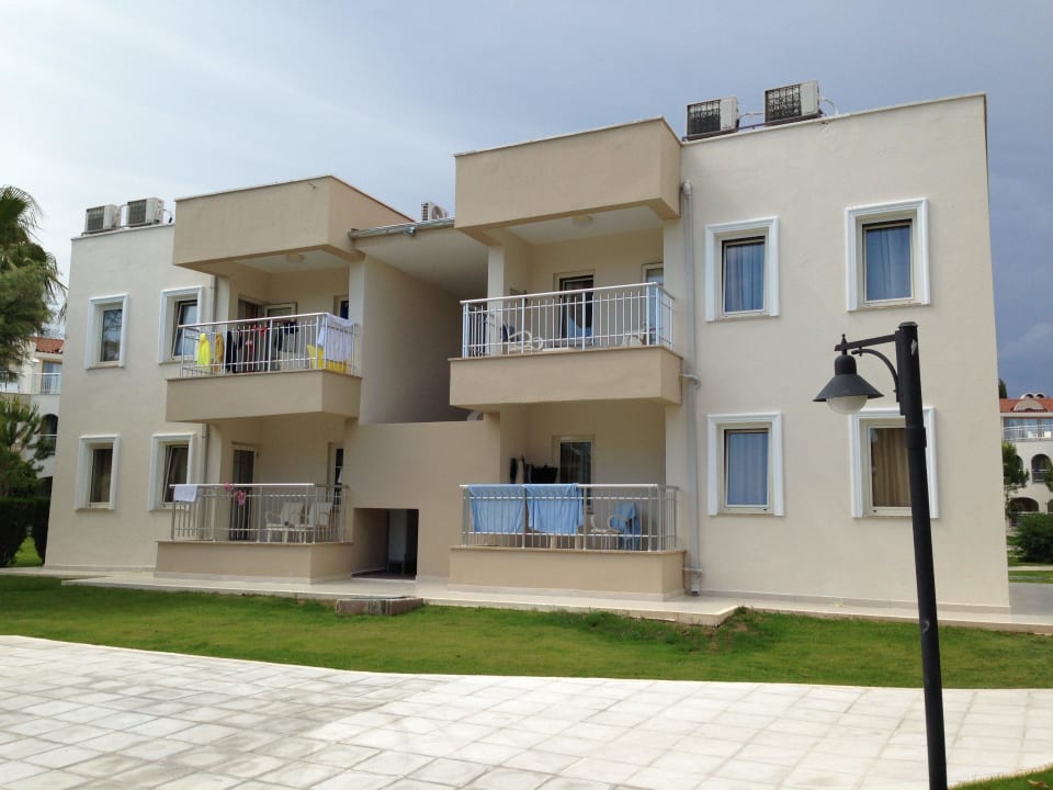 Aussenansicht Wohnblock mit 4 Familienzimmern Kamelya Aishen Club