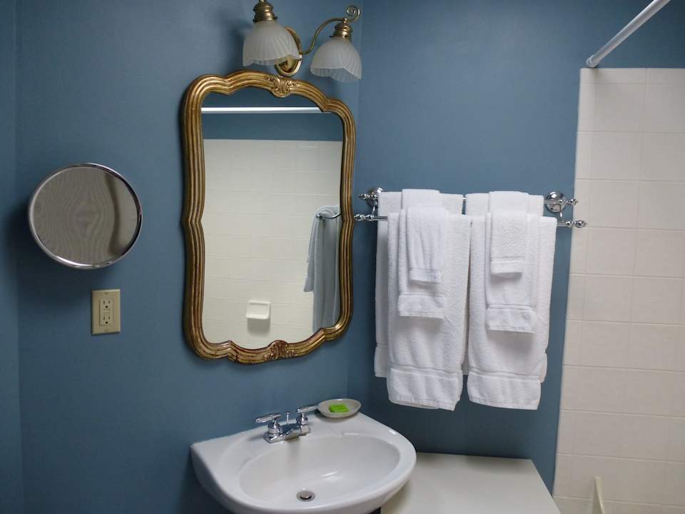 Country Suite, kleines Bad Eight Gables Inn