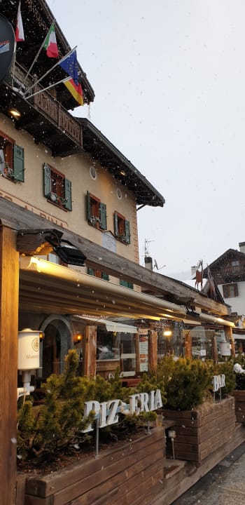 Außenansicht Hotel Alpina