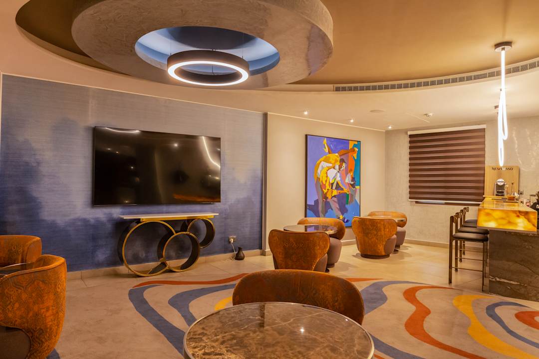 Gastro Oak Plaza Suites