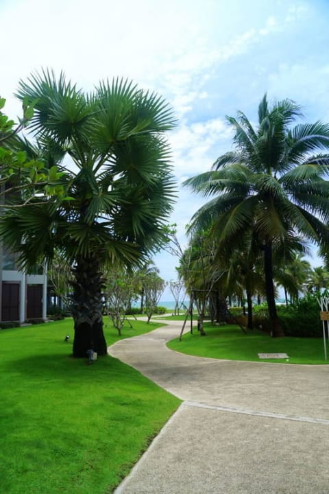 Wege in der Anlage The Sands Khao Lak by Katathani