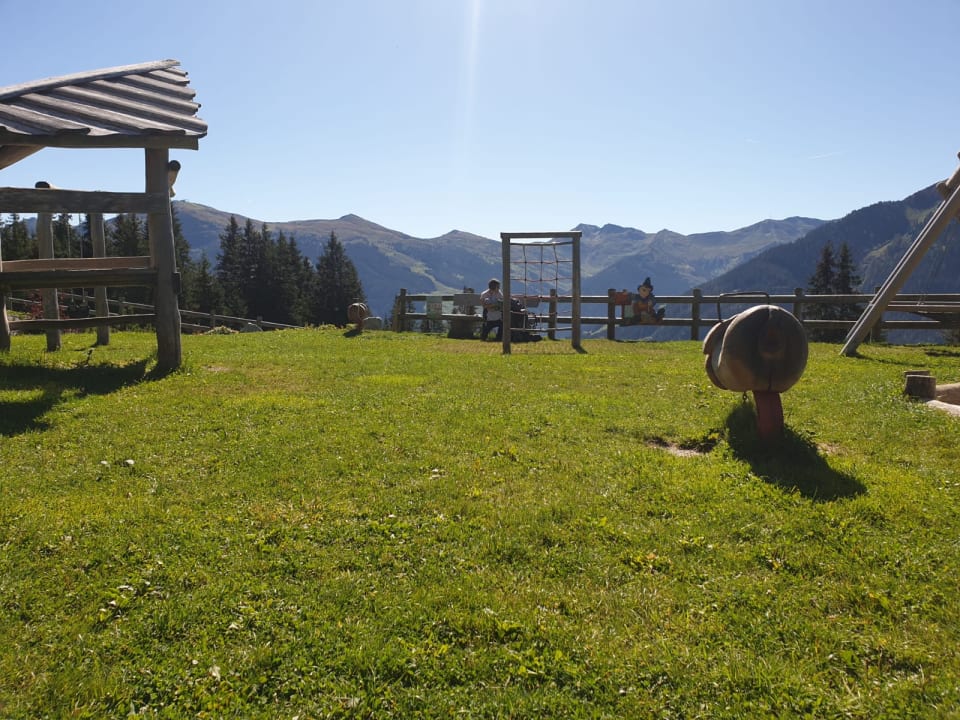 Gartenanlage Familienresort Ellmauhof – das echte All Inclusive