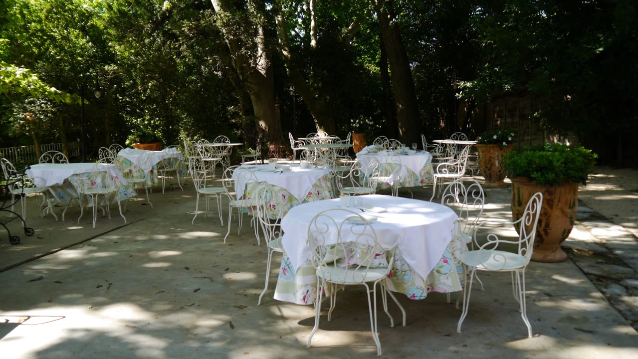 Frühstücksterrasse Hotel Chateau de Varenne