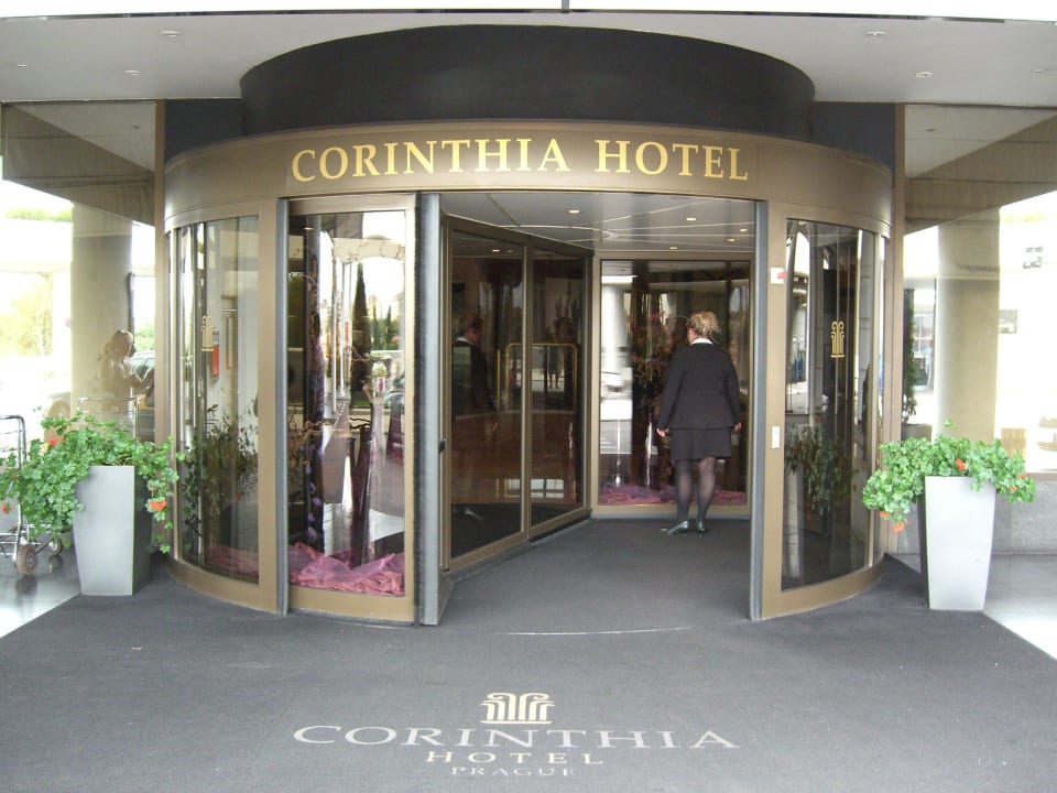 Hoteleingang Grand Hotel Prague Towers